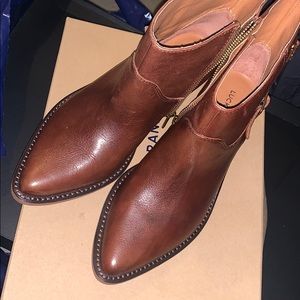 Lucky Brand brown women’s booties size 9